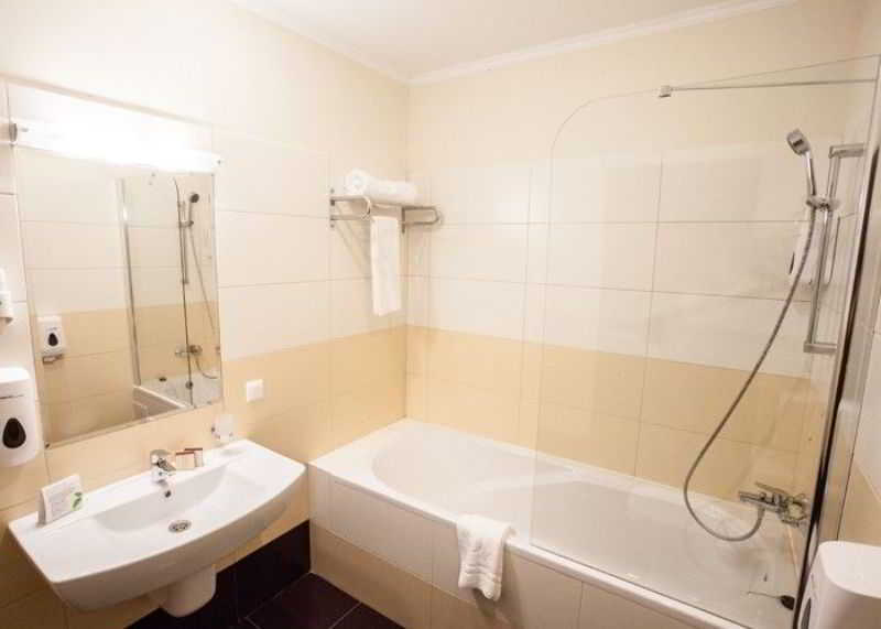Hotel Optima Soumy Extérieur photo