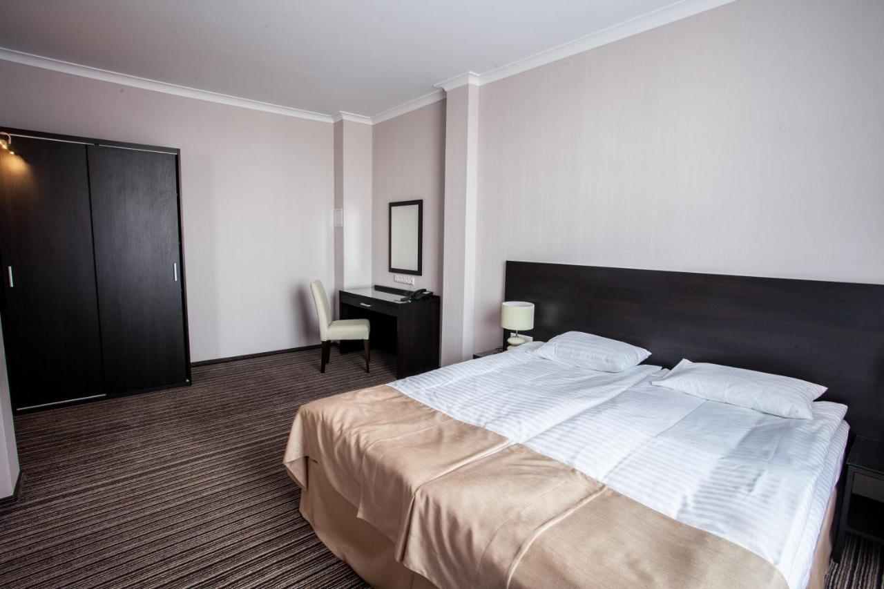 Hotel Optima Soumy Extérieur photo