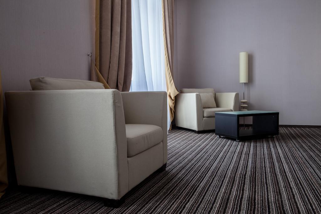 Hotel Optima Soumy Extérieur photo
