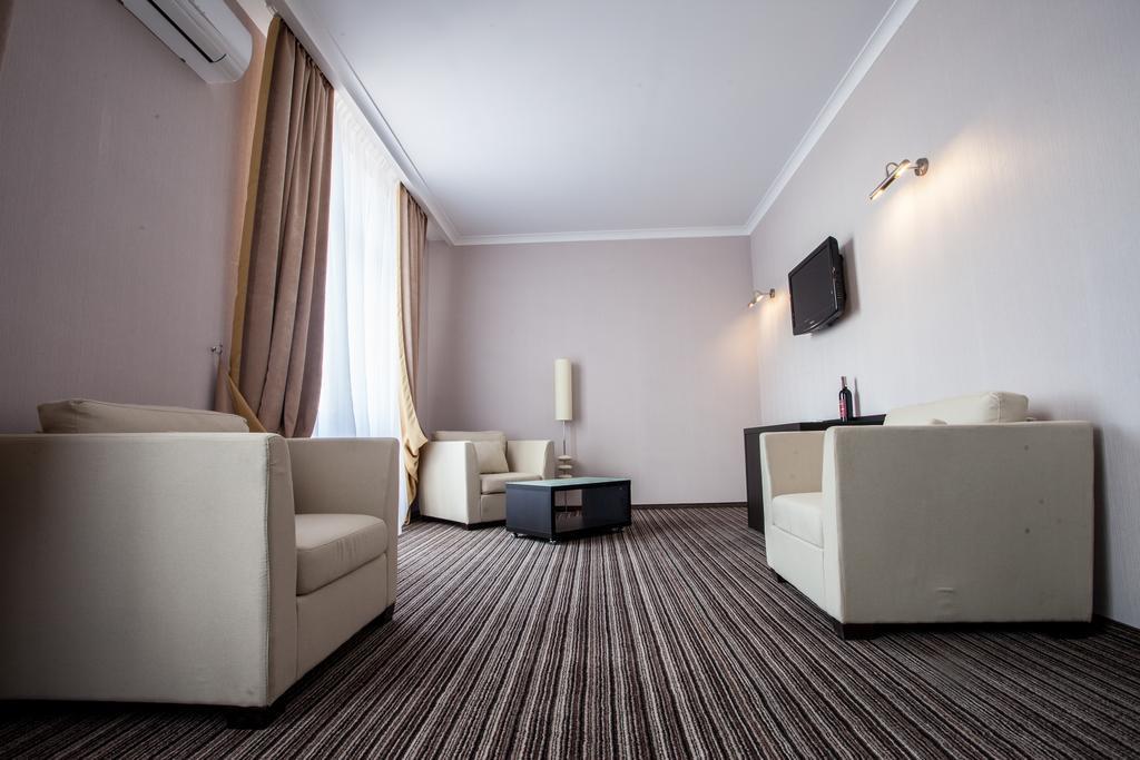 Hotel Optima Soumy Extérieur photo